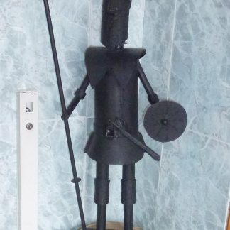 Quijote gordo con lanza y escudo